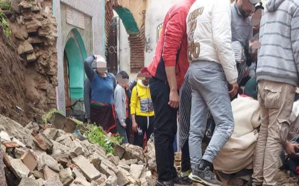 بسبب سوء الأحوال الجوية ..  انهيار سور يقتل عامل نظافة بالقصر الكبير (صور)